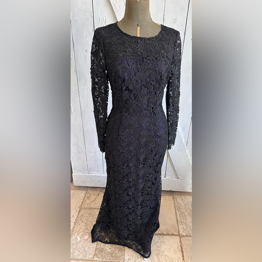 ML Monique Lhuillier Black Lace Tower gown. Size 10 Impeccable condition!